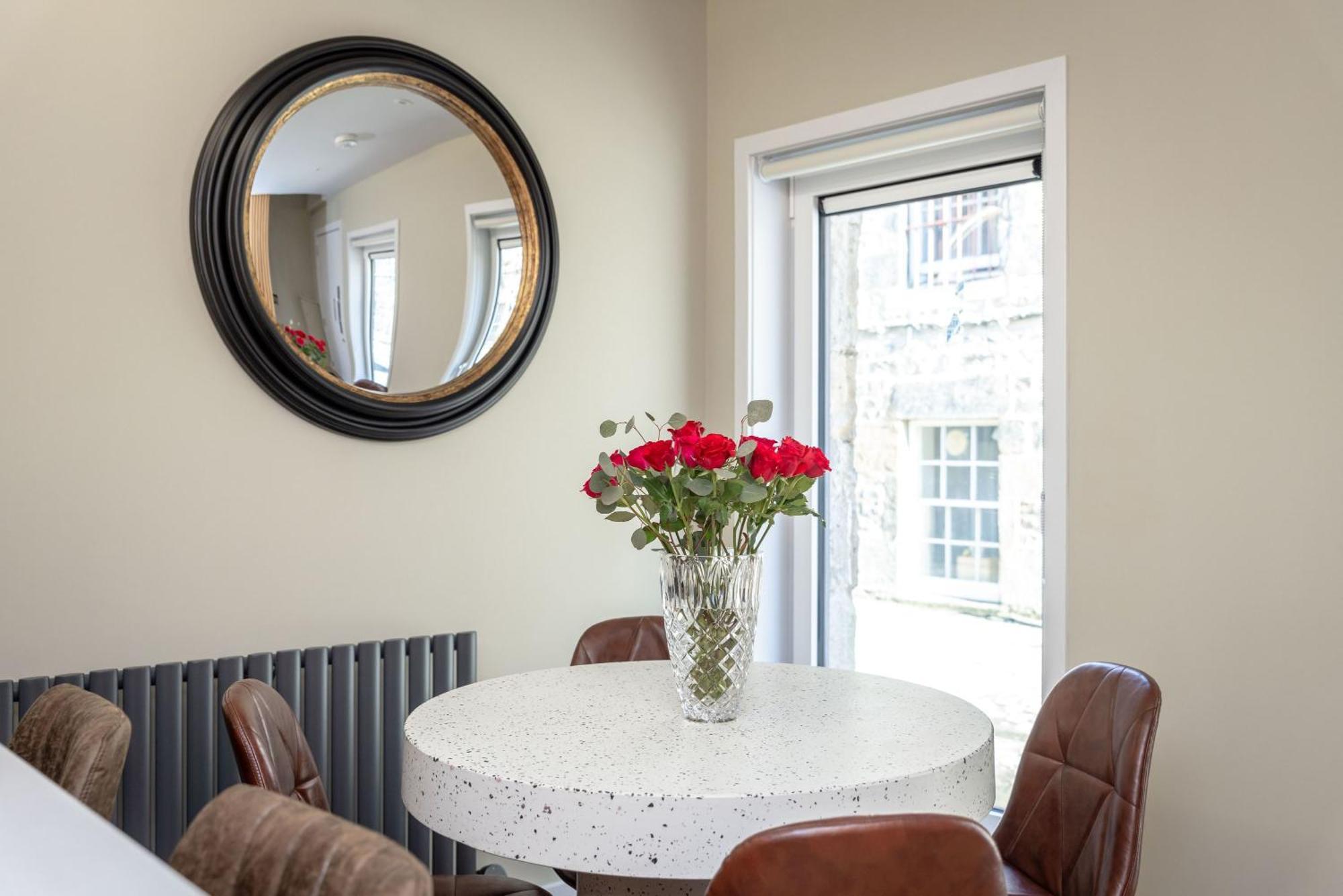 Dragon - Centre 2 Bed Luxury Mews House * Эдинбург