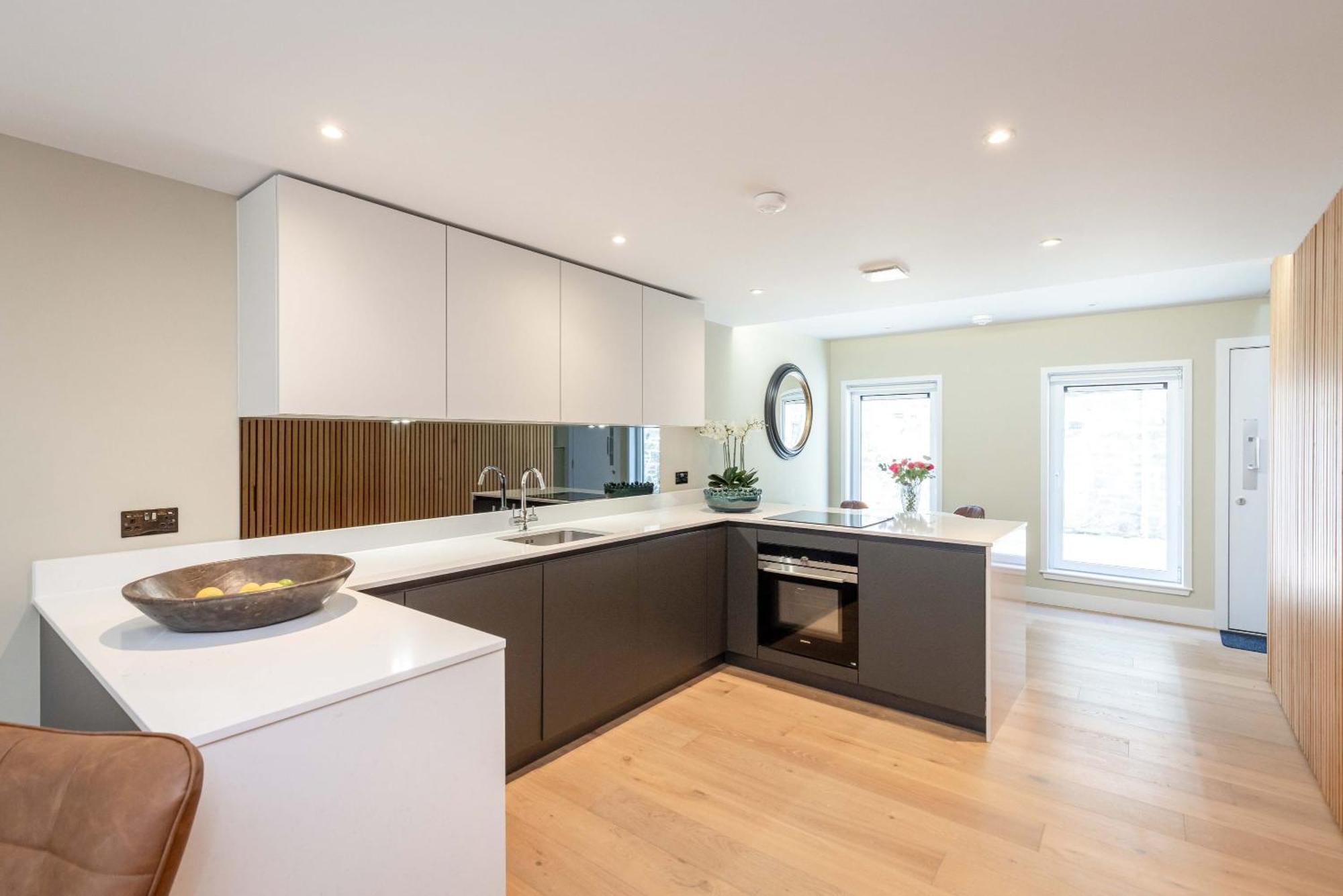 Дом отдыха Dragon - Centre 2 Bed Luxury Mews House