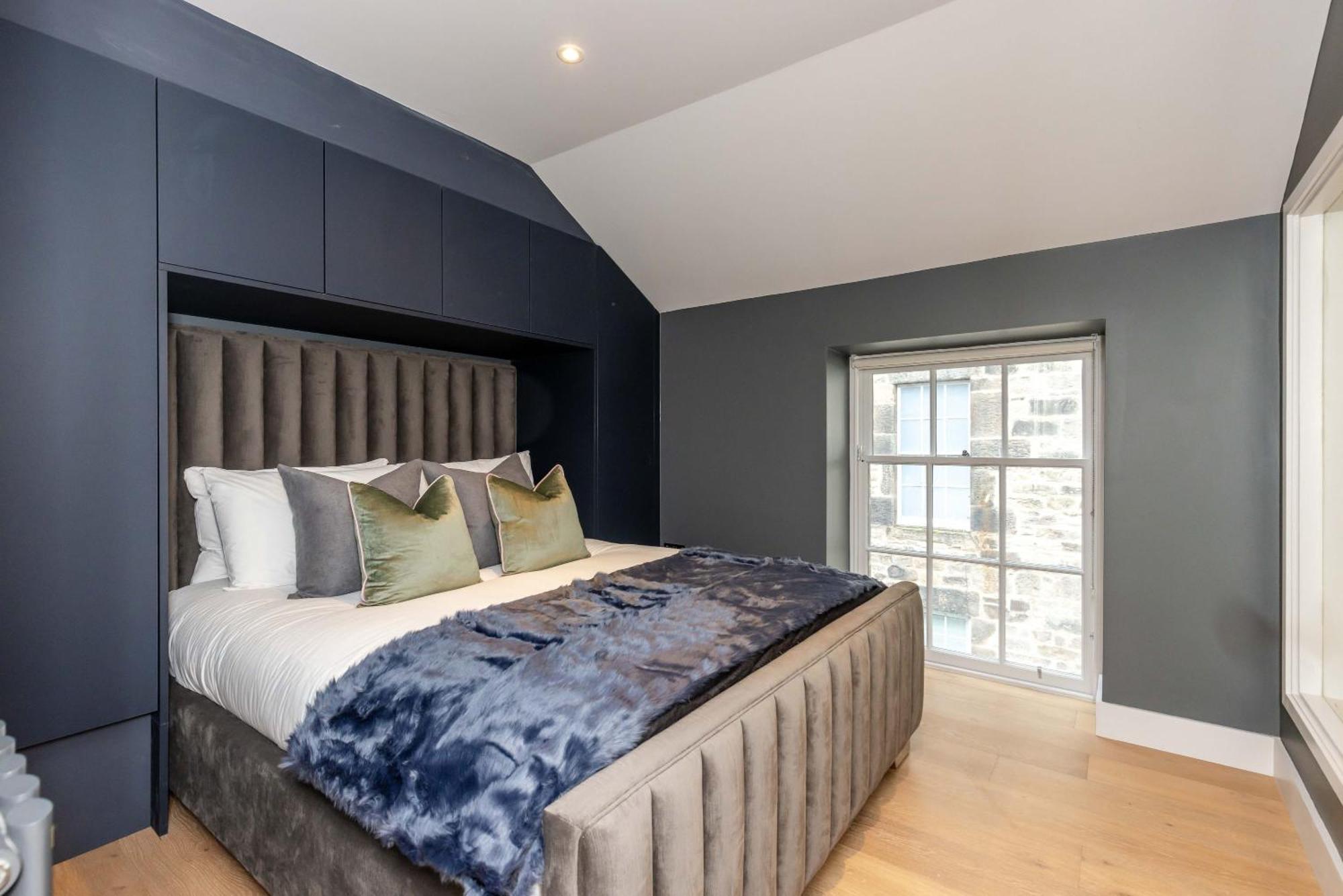 Дом отдыха Dragon - Centre 2 Bed Luxury Mews House *
