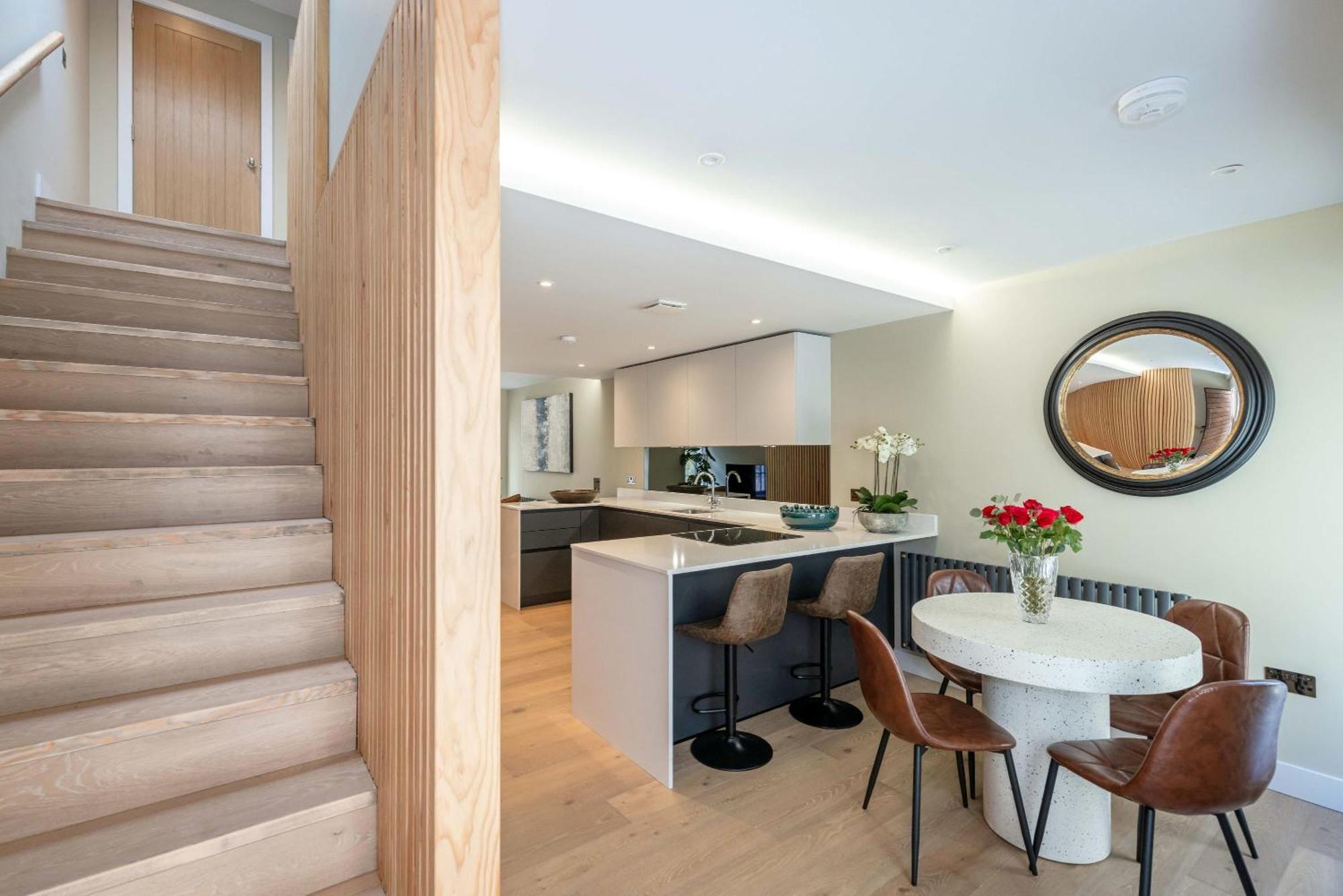 Dragon - Centre 2 Bed Luxury Mews House * Эдинбург