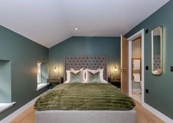 Dragon Suites - City Centre 2 Bed Luxury Mews House