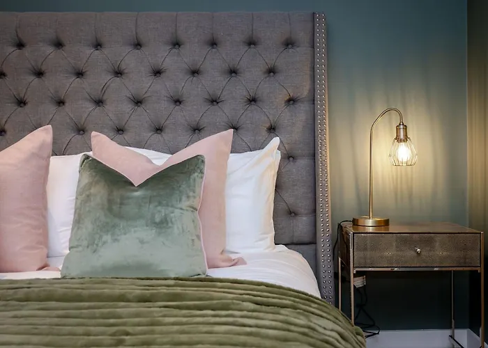 Dragon Suites - City Centre 2 Bed Luxury Mews House